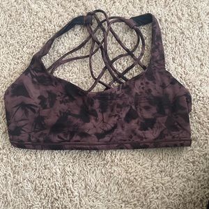 Lululemon Free to be wild size 6
